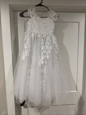 White Lace Appliqué Flower Girl Dress